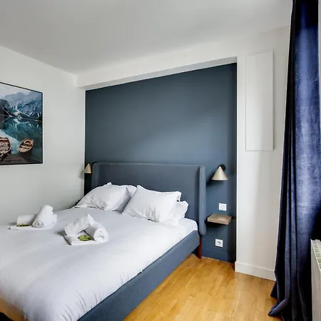Design Pour 6 Personnes By Weekome Parigi