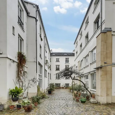 Design Pour 6 Personnes By Weekome Apartment *