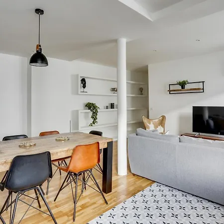 Design Pour 6 Personnes By Weekome Appartamento